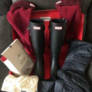 Like new/new hunter brand boots & socks